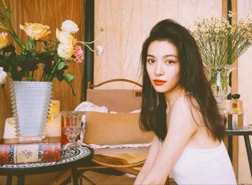 钟楚曦恋情爆料最新消息,神秘男友身份引热议，细节揭秘！